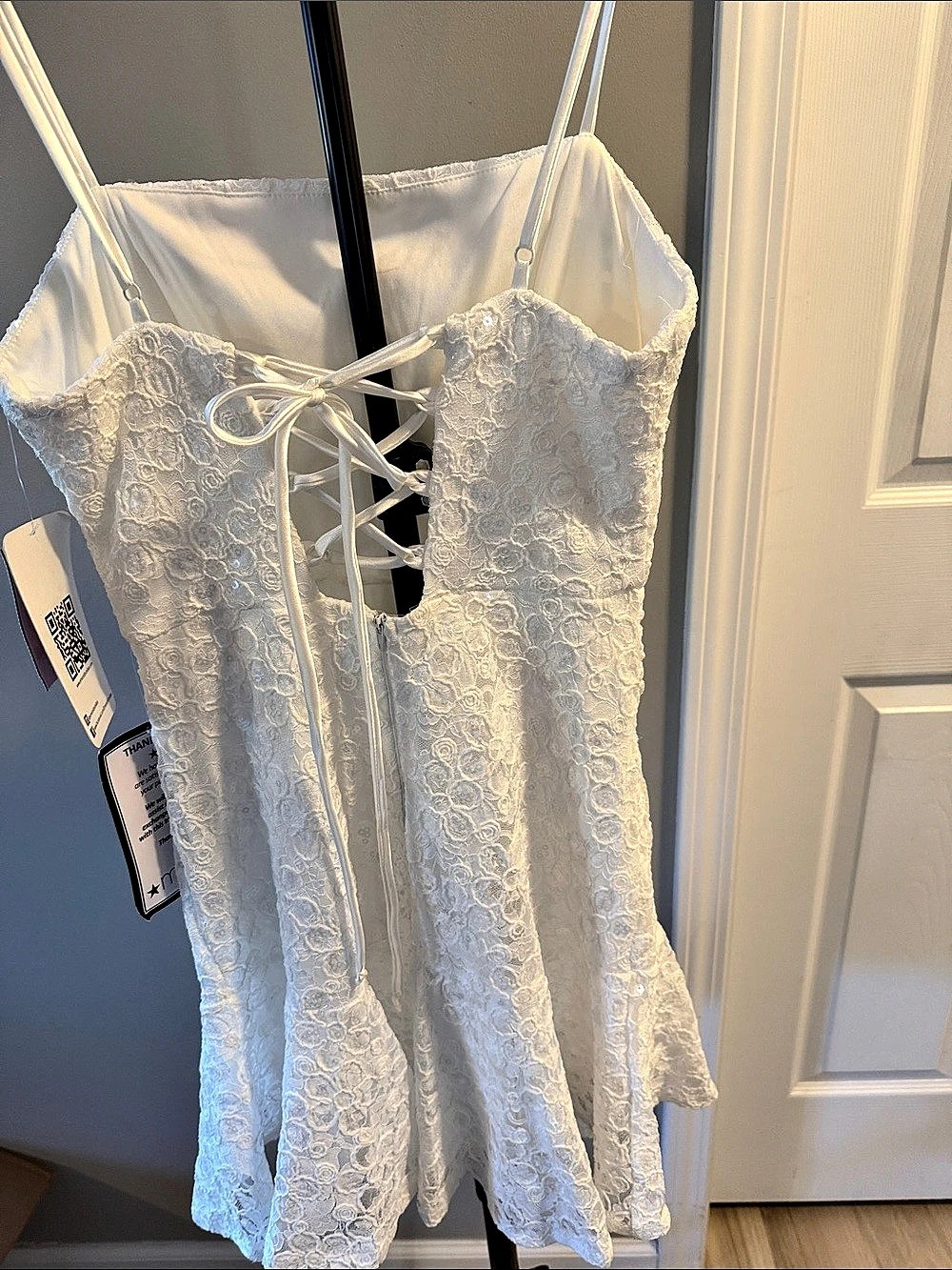 Emerald Sundae Lace-Up Mini Dress Floral White Large NWT - Picture 3 of 6